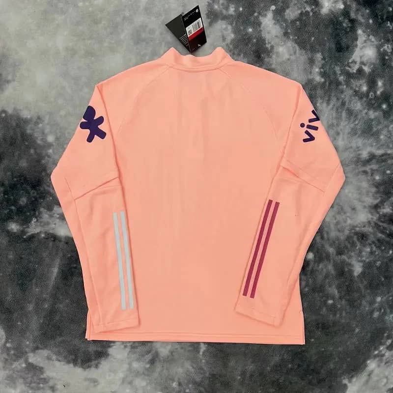 Pull zippé rose saumon Brésil à plat, col montant et bandes réfléchissantes sur la manche