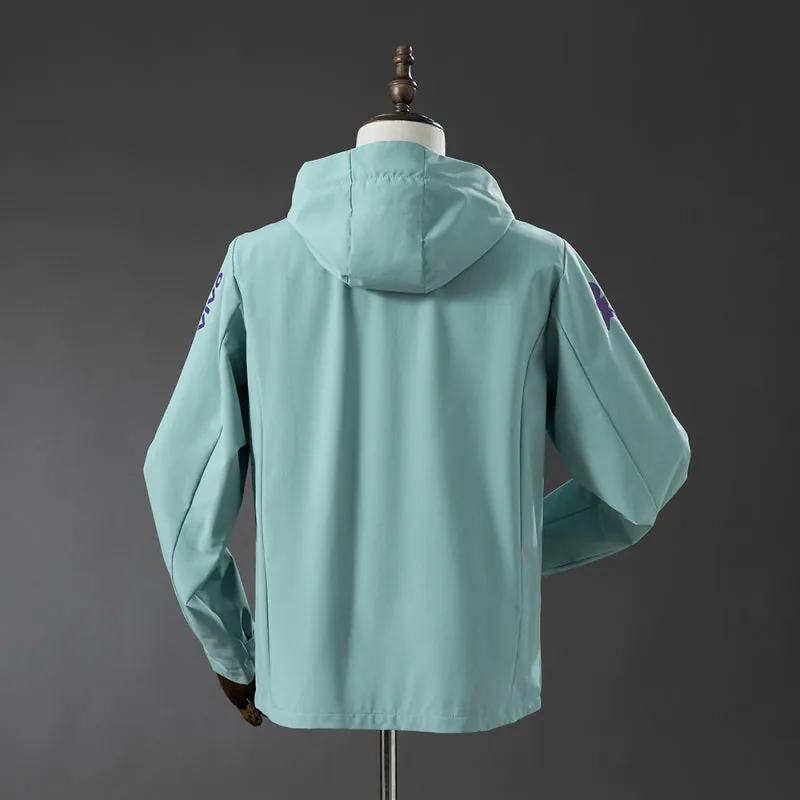 Dos de la veste du Brésil verte sur mannequin, capuche et empiècements clairs