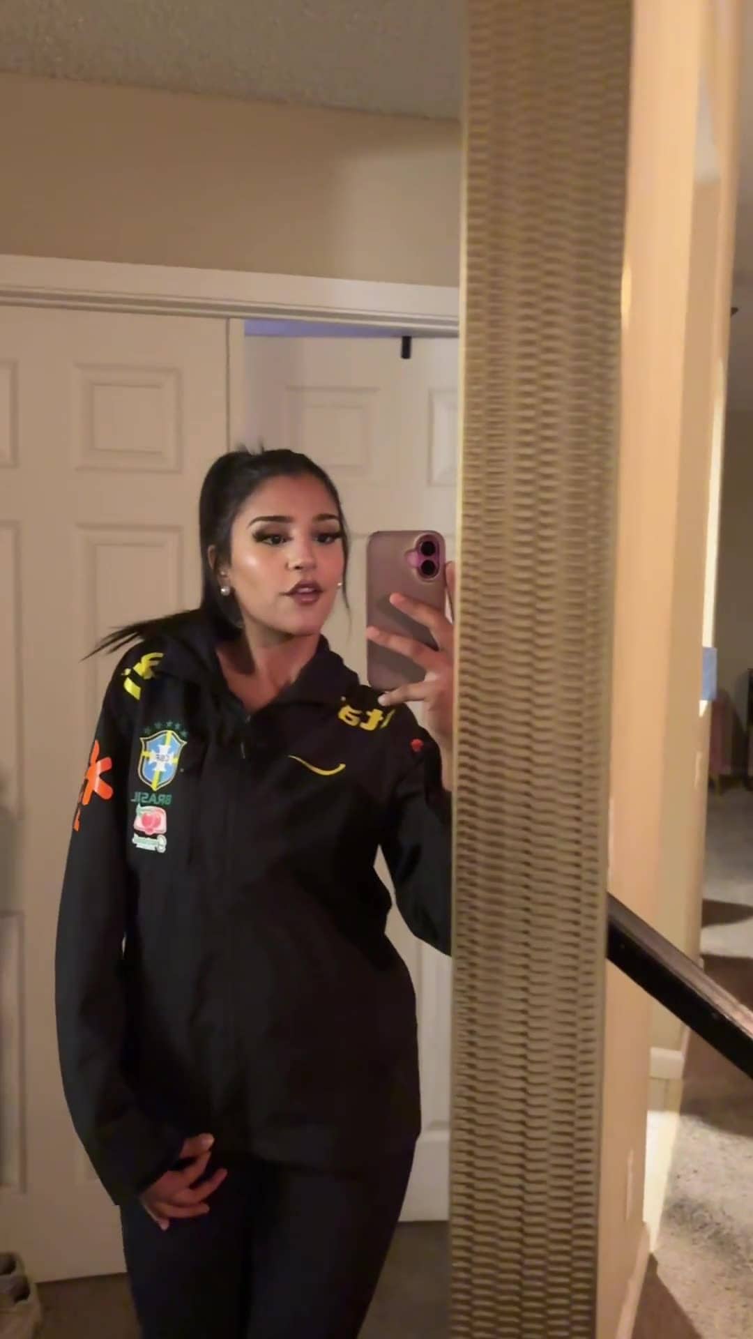 Client Drip Seleção filmé avec sa tenue — Voir le produit