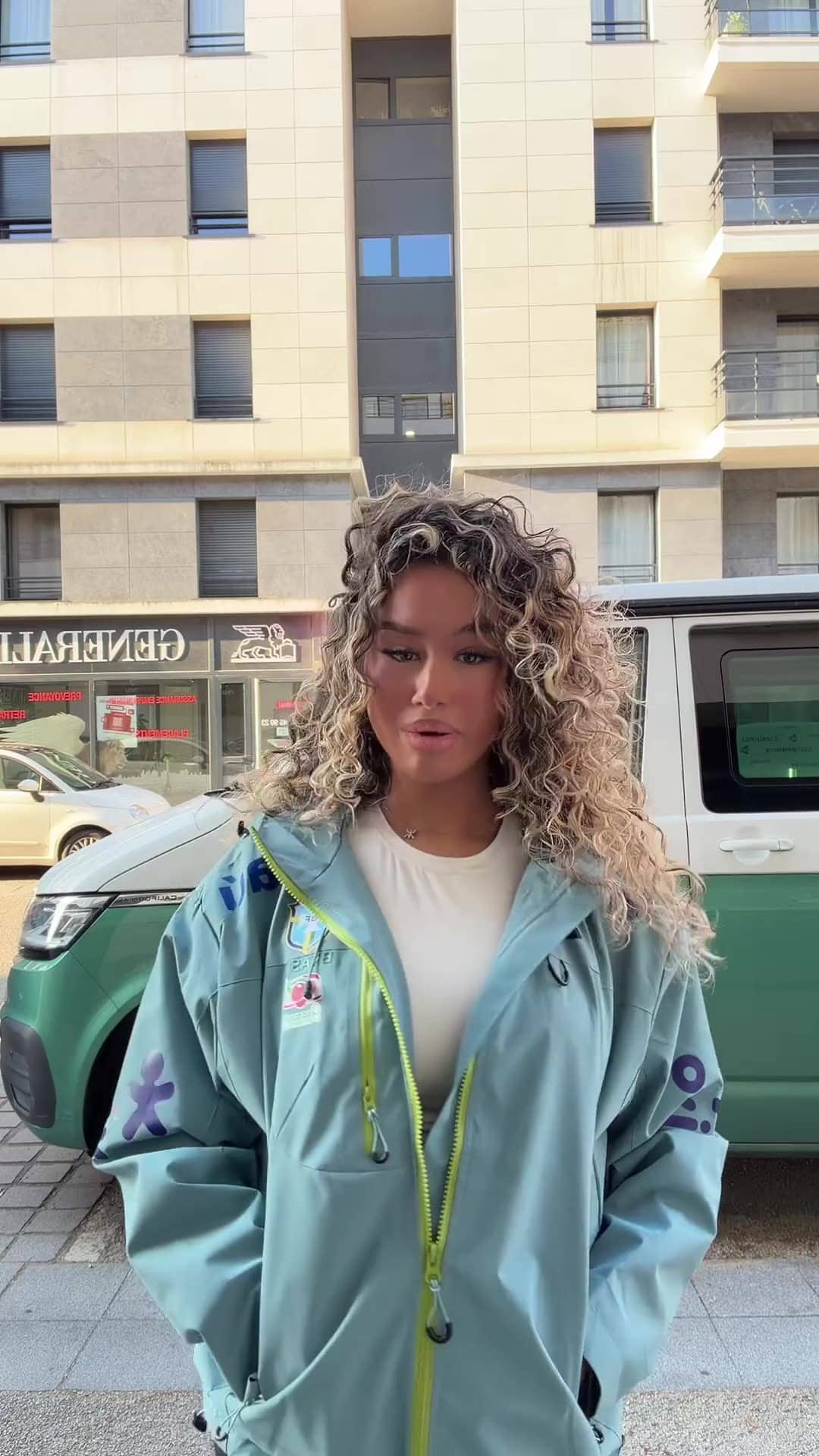 Client Drip Seleção filmé avec sa tenue — Voir le produit