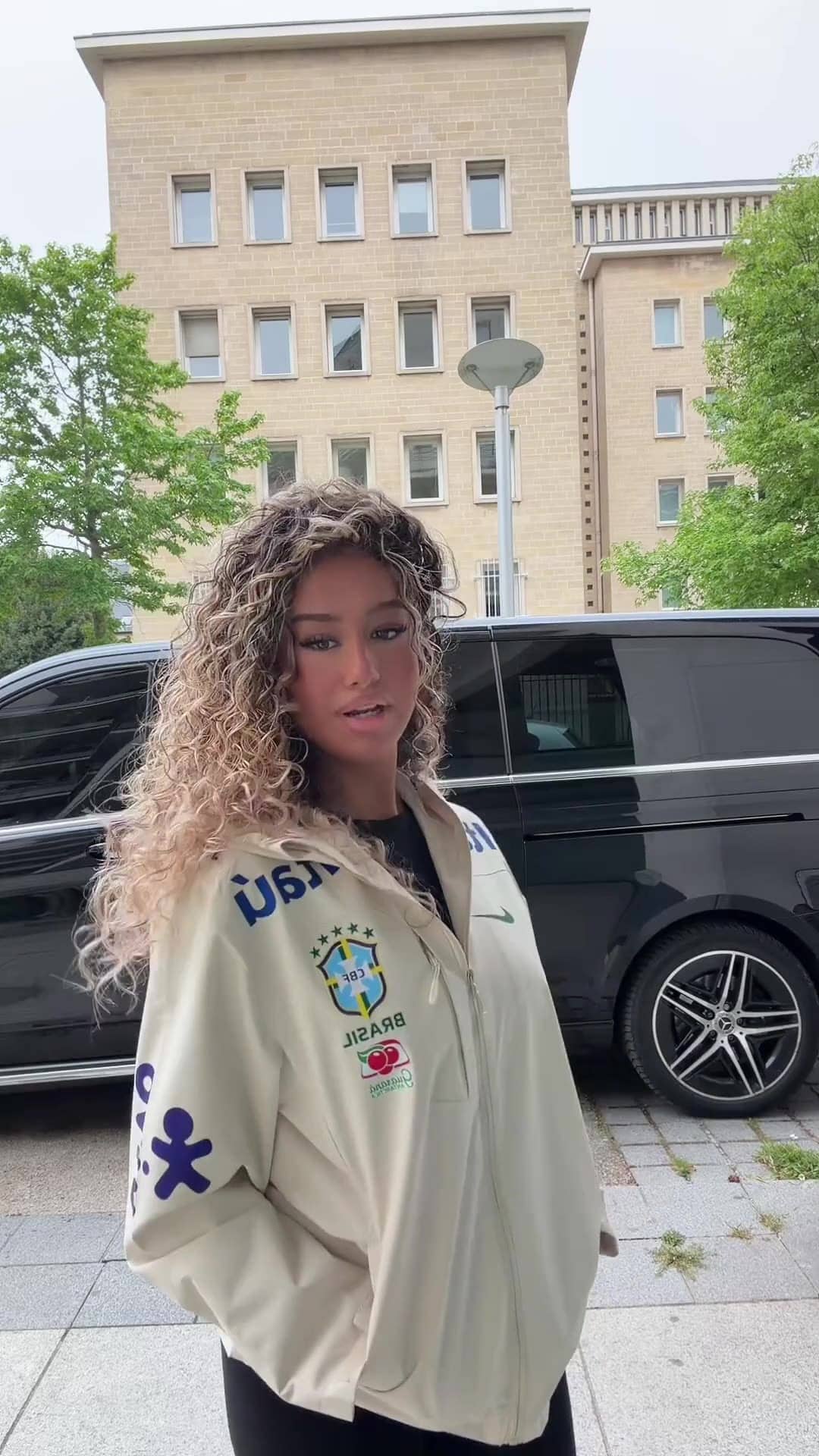 Client Drip Seleção filmé avec sa tenue — Voir le produit