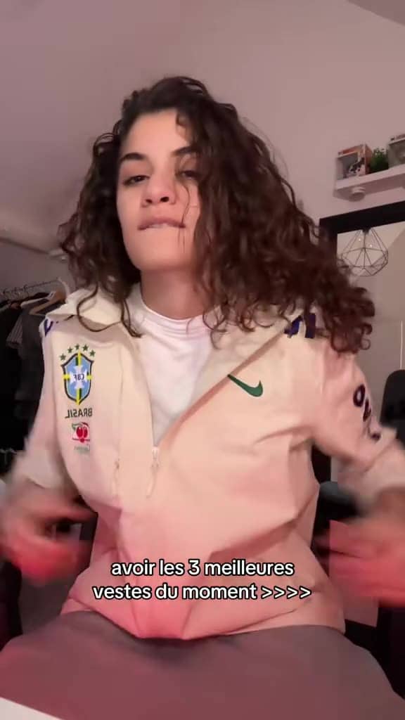 Client Drip Seleção filmé avec sa tenue — Voir le produit