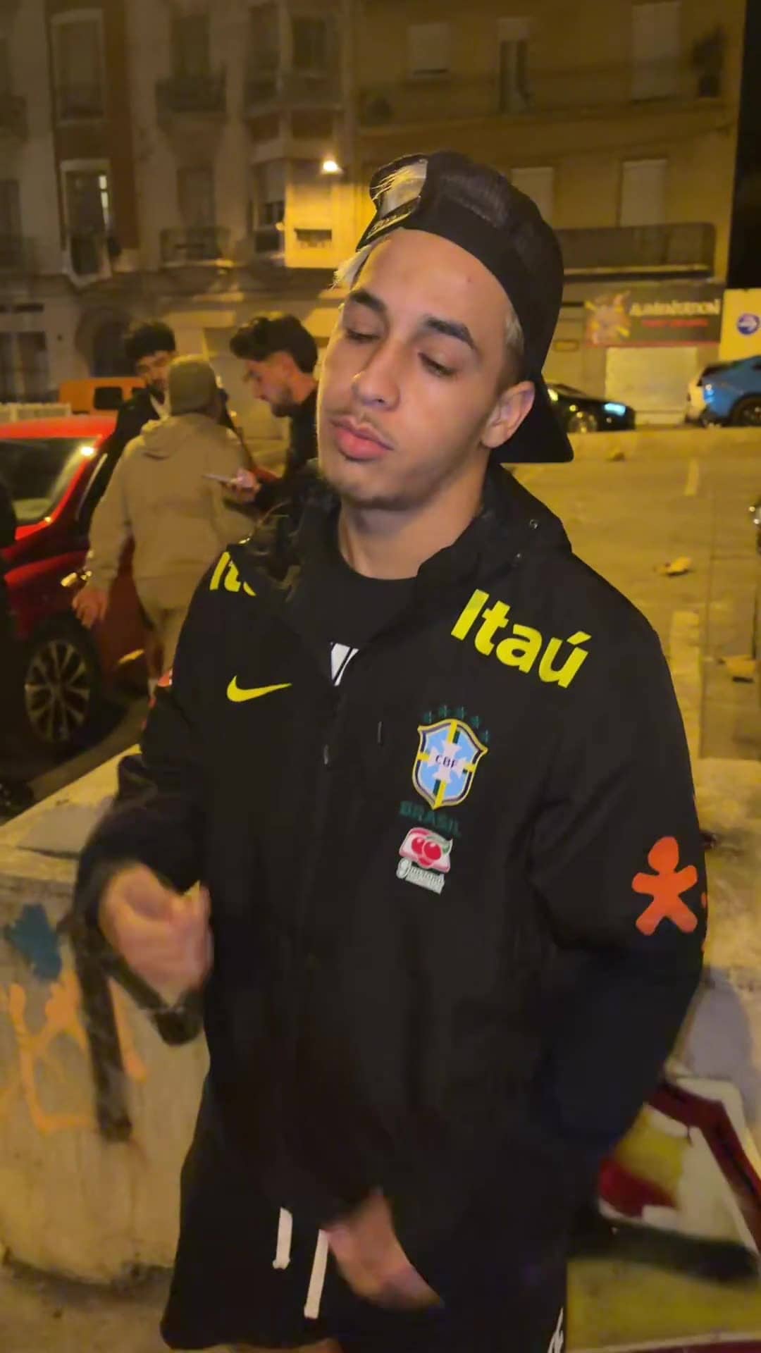 Client Drip Seleção filmé avec sa tenue — Voir le produit