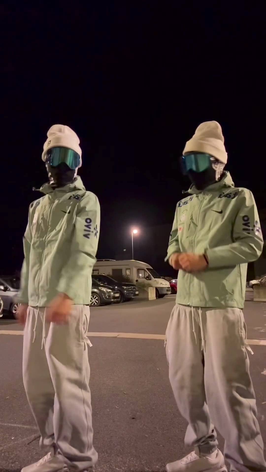 Client Drip Seleção filmé avec sa tenue — Voir le produit